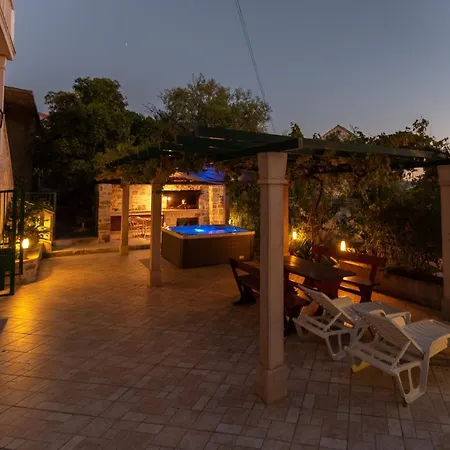 Seafront W Jacuzzi 5 Meters From Sumartin