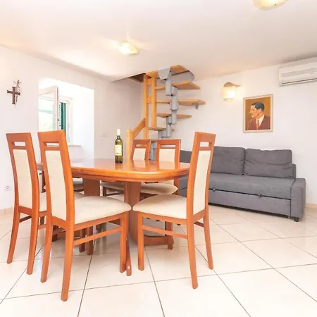Seafront W Jacuzzi 5 Meters From Sumartin