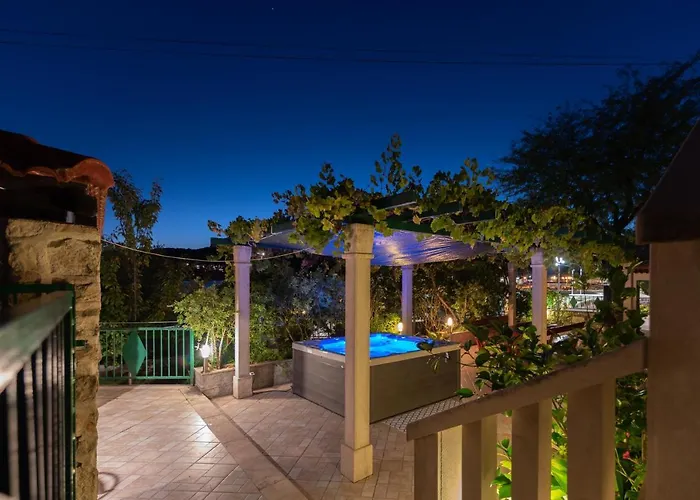 Seafront W Jacuzzi 5 Meters From