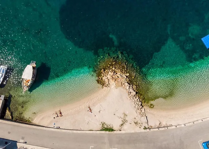 Vikendica Seafront W Jacuzzi 5 Meters From Sumartin