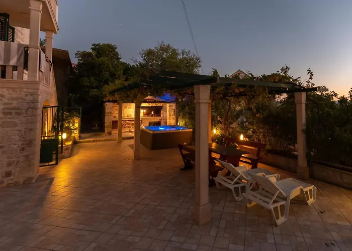 Seafront W Jacuzzi 5 Meters From Sumartin